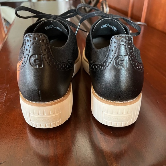 Cole Haan Black Knit Lace-Up Flats with White Sole and Tan Trim 6.5 GUC women’s - Picture 2 of 3